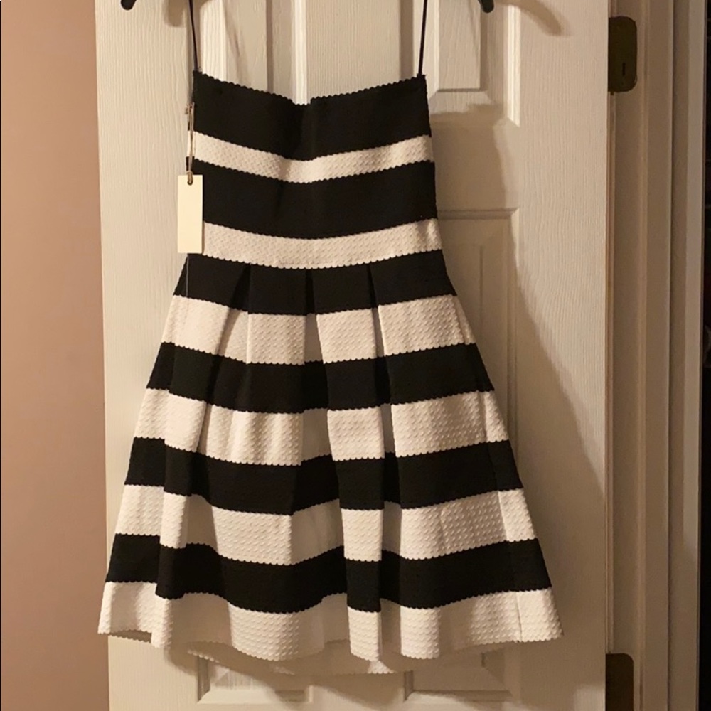 Strapless dress - Picture 4 of 6